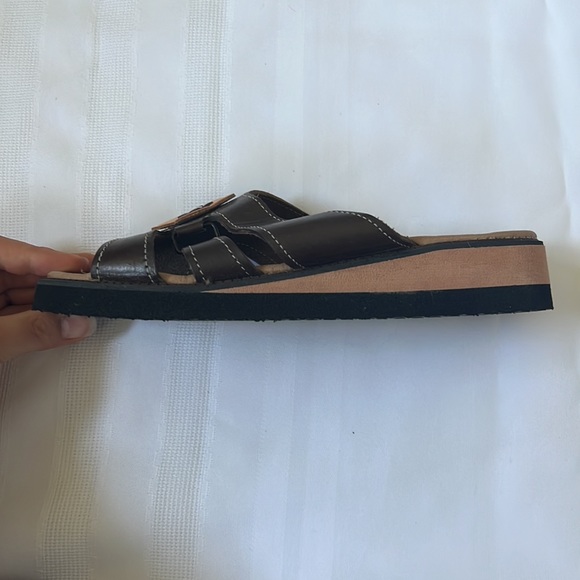 Size 3 Girls (US) Brown & Tan Flower Sandals - Picture 9 of 13